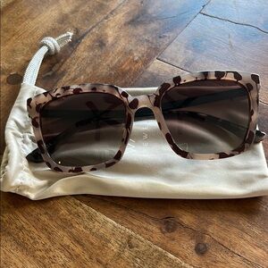 WMP EYEWEAR, Madison sunglasses 

Tortoise Shell Square Sunglasses